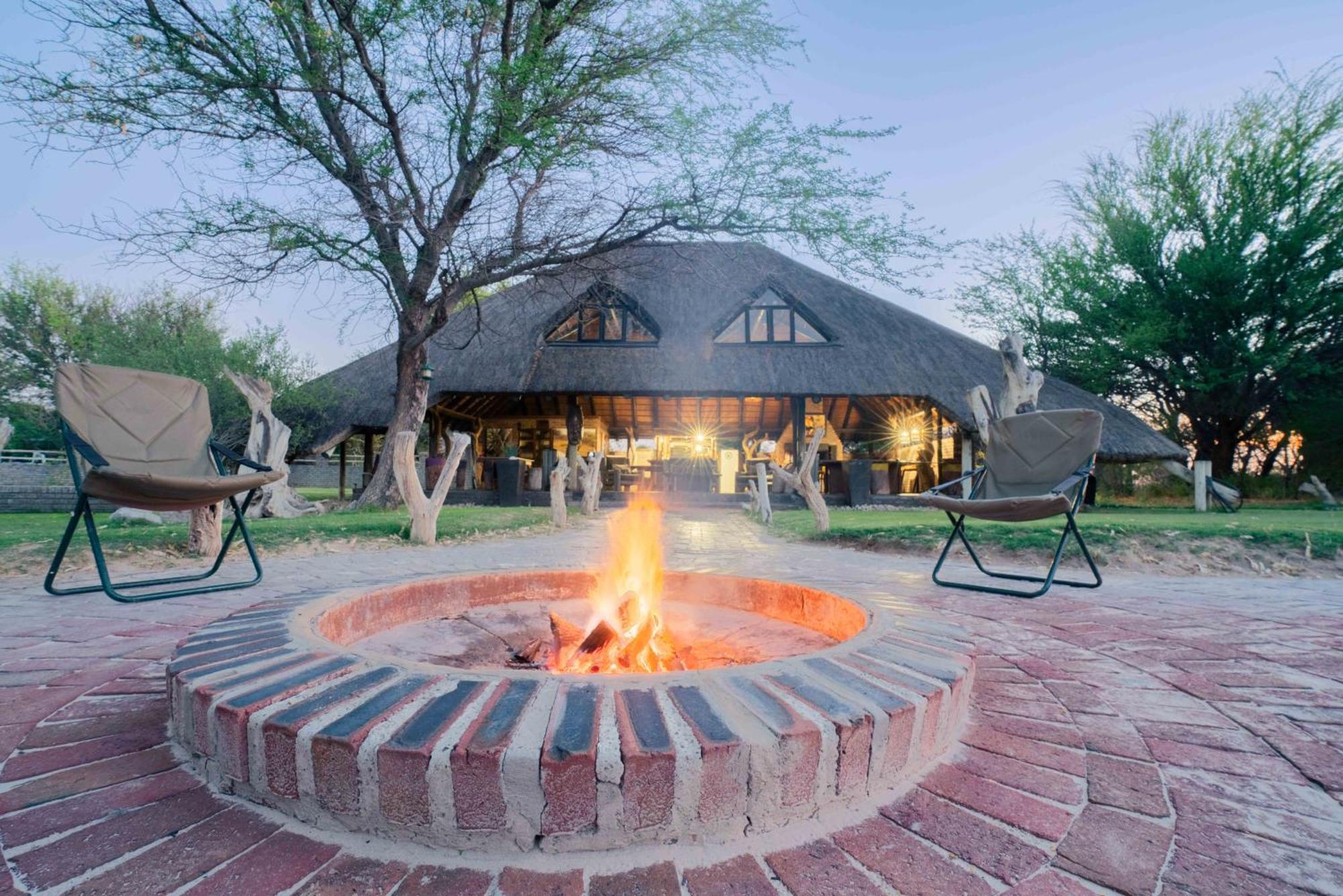 Grassland Safari Lodge Ghanzi Extérieur photo